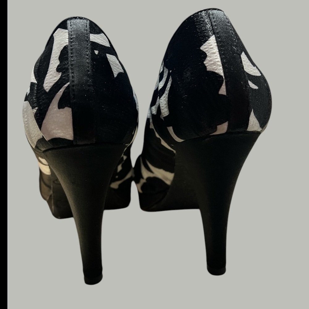 Sleek Black and White High Heels with Peep-Toe - Picture 8 of 12